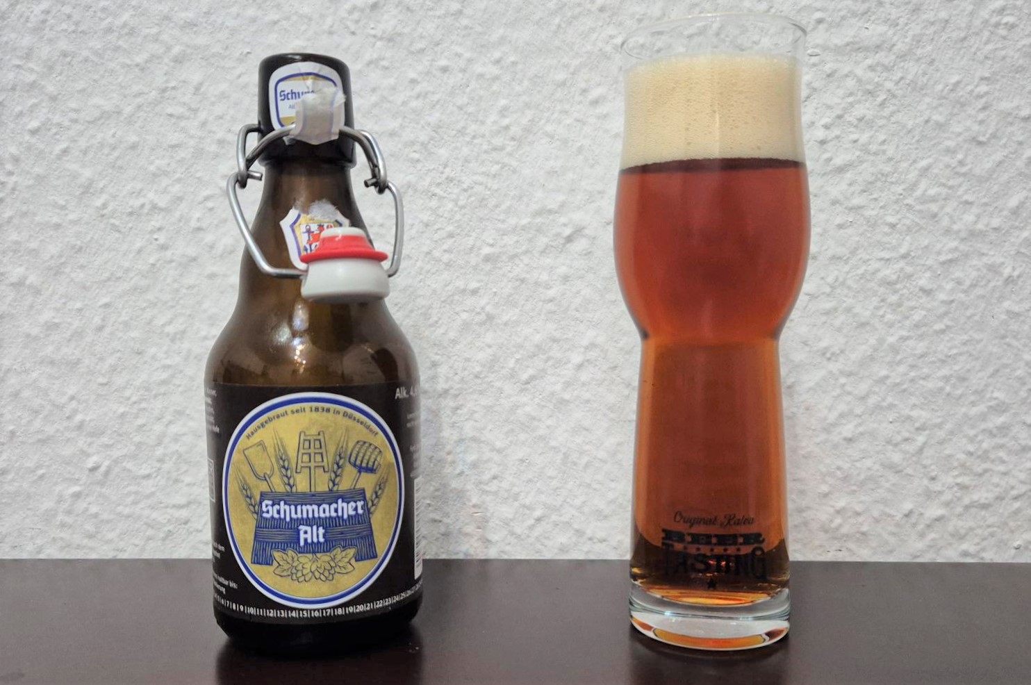 ビールコンテナ　シューマッハ　ドイツ ドイツスーパーで買える】アルトビール Schumacher Alt (シューマッハ