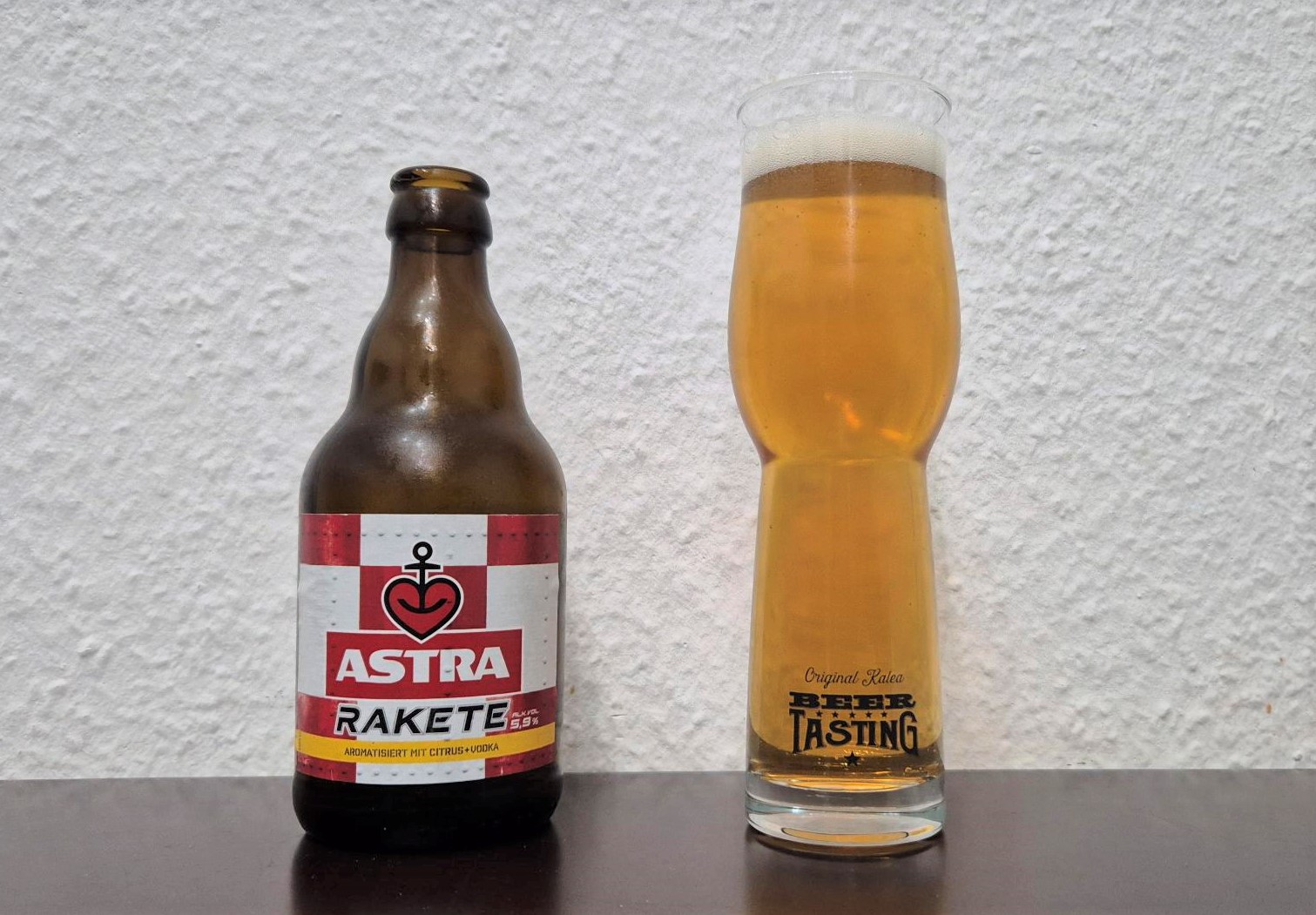 ドイツビール2選】スーパーで買える瓶ビール ASTRAのSpezialとRAKETEの